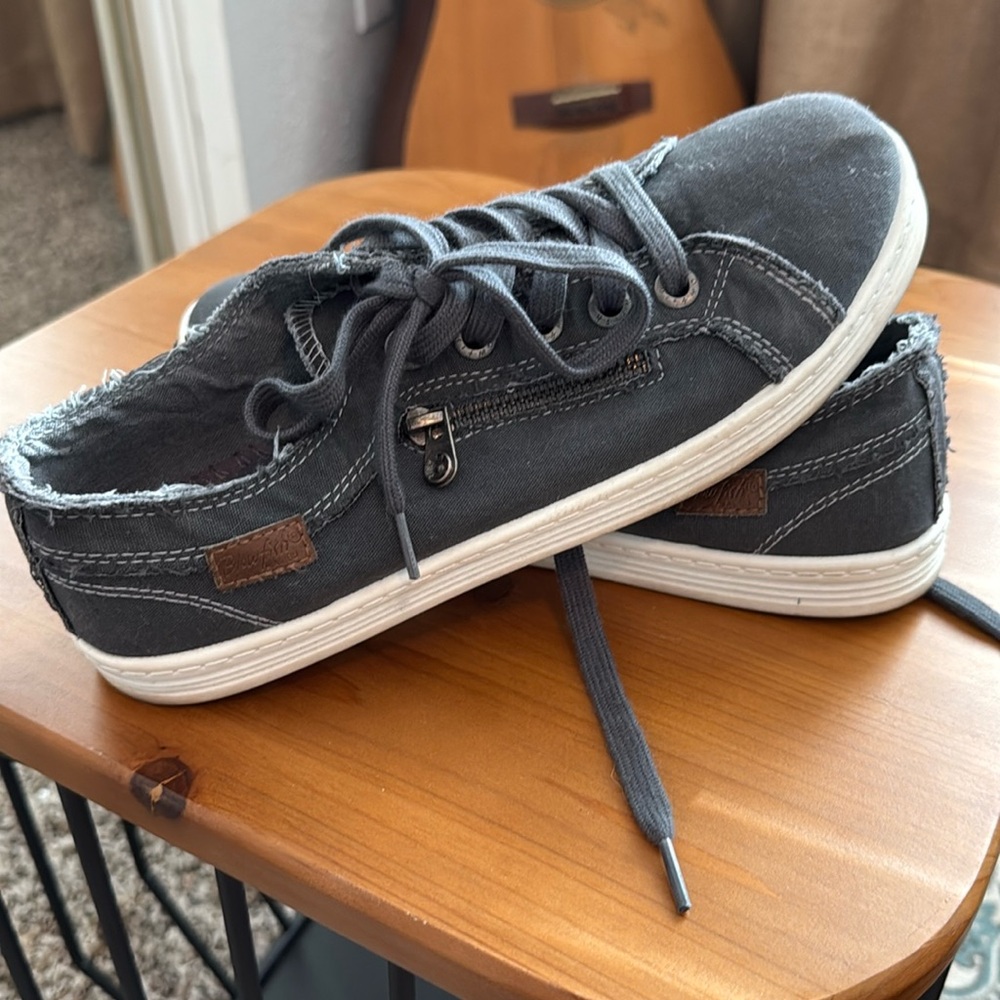 Blowfish size 8.5